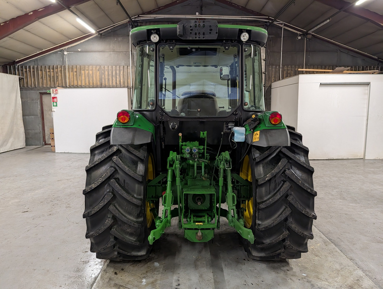 John Deere 5090G - Farm tractor: picture 4 John Deere 5090G - Farm tractor: picture 4