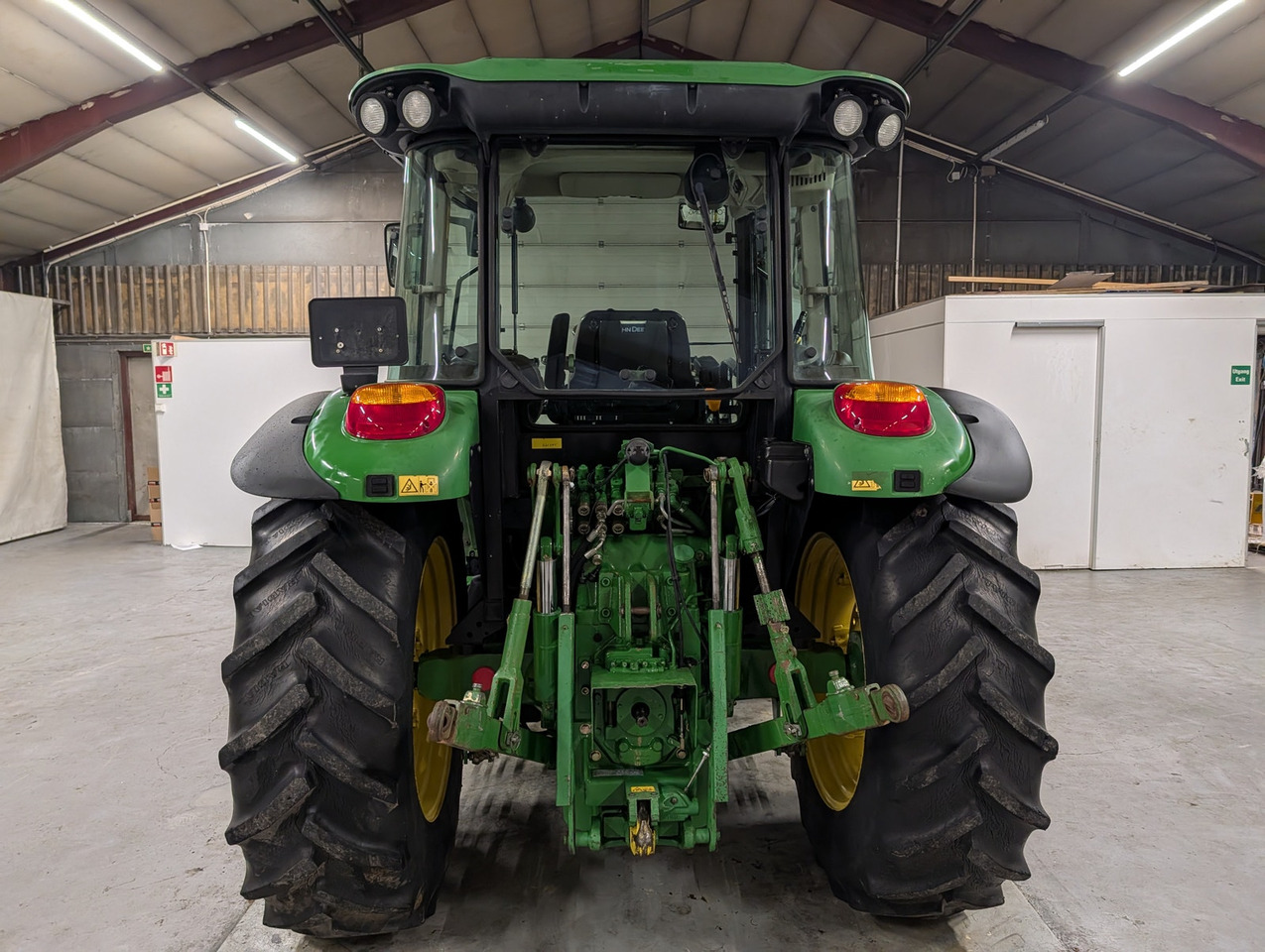 John Deere 5720 - Farm tractor: picture 4 John Deere 5720 - Farm tractor: picture 4