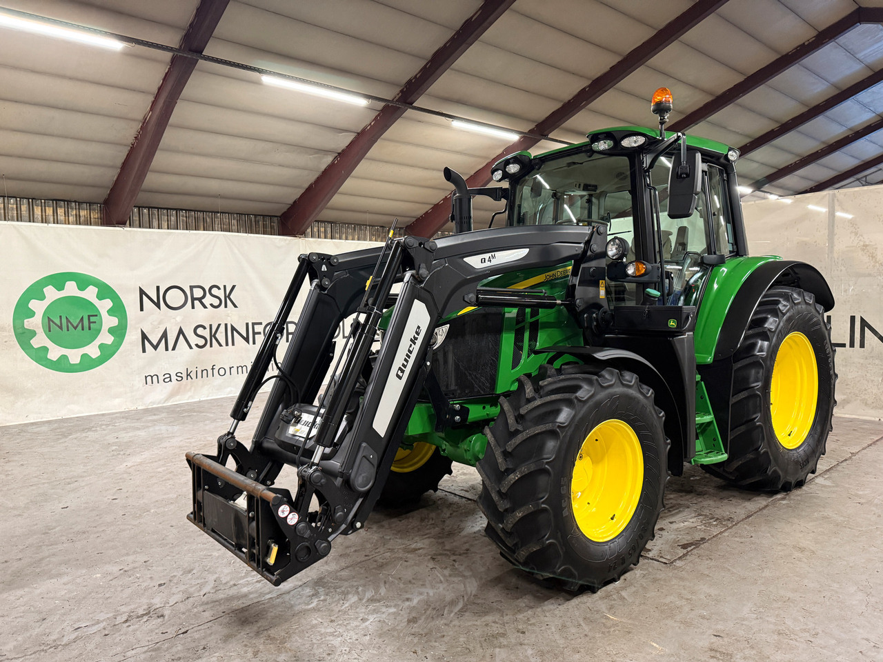 Farm tractor John Deere 6100M: picture 1