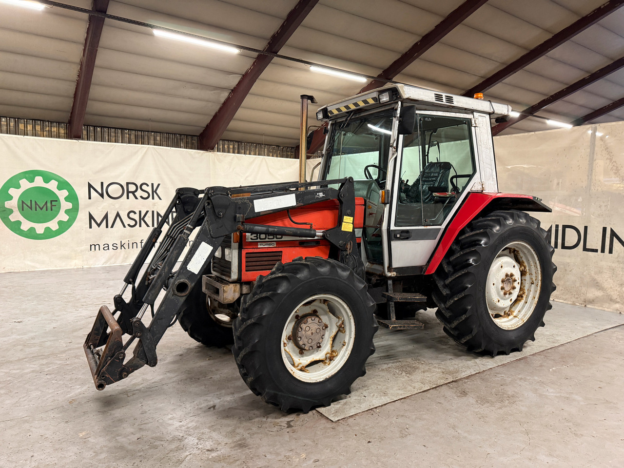 Massey Ferguson 3050 - Farm tractor: picture 1 Massey Ferguson 3050 - Farm tractor: picture 1