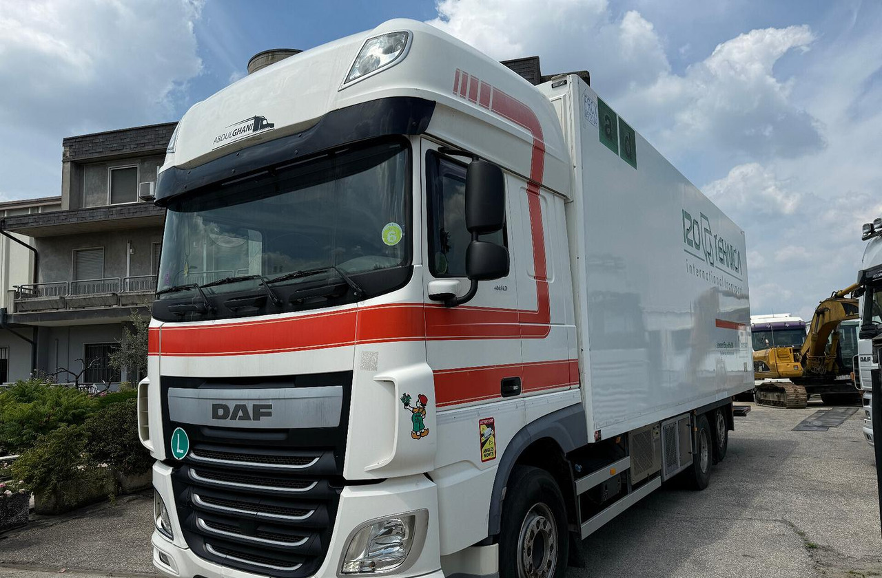 Motrice frigo DAF XF 105.460 con Sponda - Box truck: picture 2 Motrice frigo DAF XF 105.460 con Sponda - Box truck: picture 2