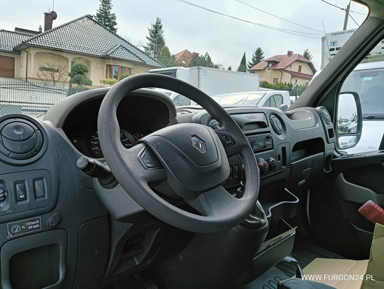 Interior photo 1: Commercial truck RENAULT MASTER PLATFORMA DO ZABUDOWY NR 835