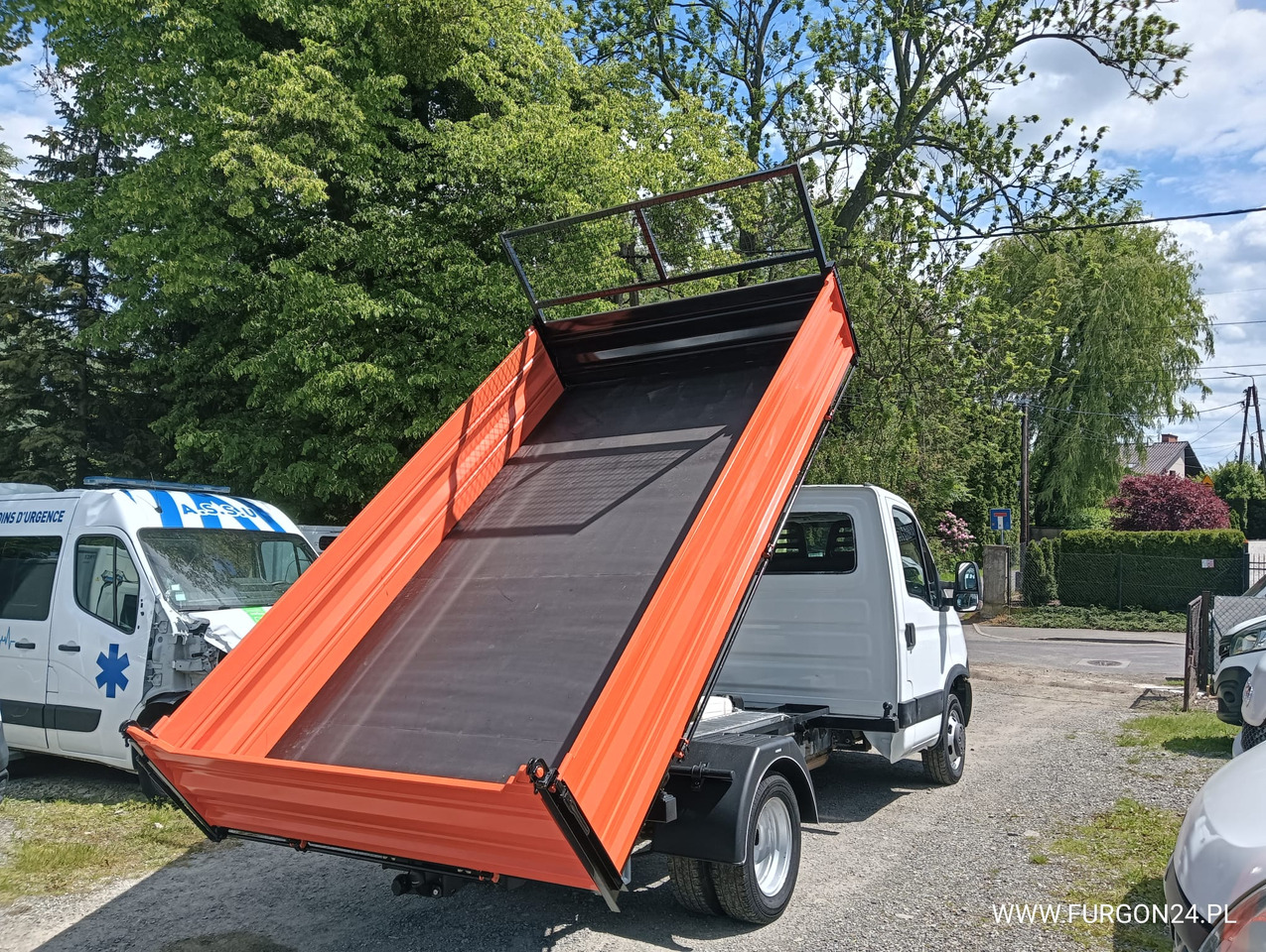 IVECO DAILY 35C13 WYWROTKA KIPER 3 STRONNY Z NAJAZDAMI NR 856 - Tipper van: picture 4 IVECO DAILY 35C13 WYWROTKA KIPER 3 STRONNY Z NAJAZDAMI NR 856 - Tipper van: picture 4