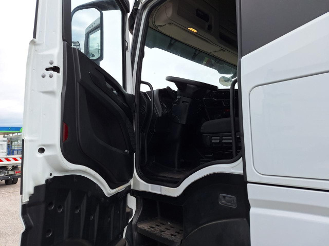 IVECO Massif ne postoji - Tractor truck: picture 2 IVECO Massif ne postoji - Tractor truck: picture 2