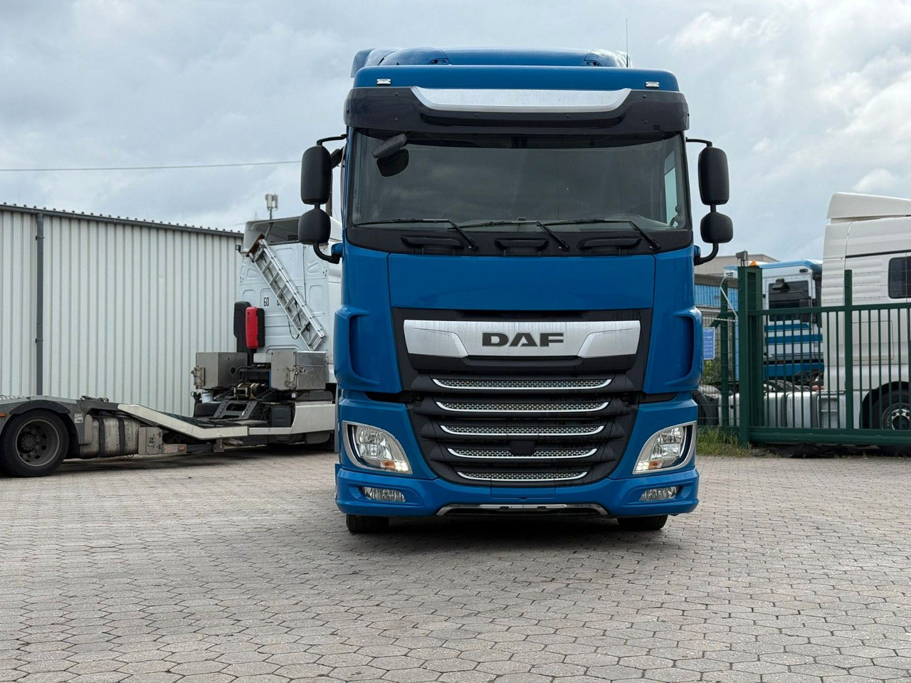 DAF XF 480 Low +Retarter+2xTank - Tractor truck: picture 2 DAF XF 480 Low +Retarter+2xTank - Tractor truck: picture 2
