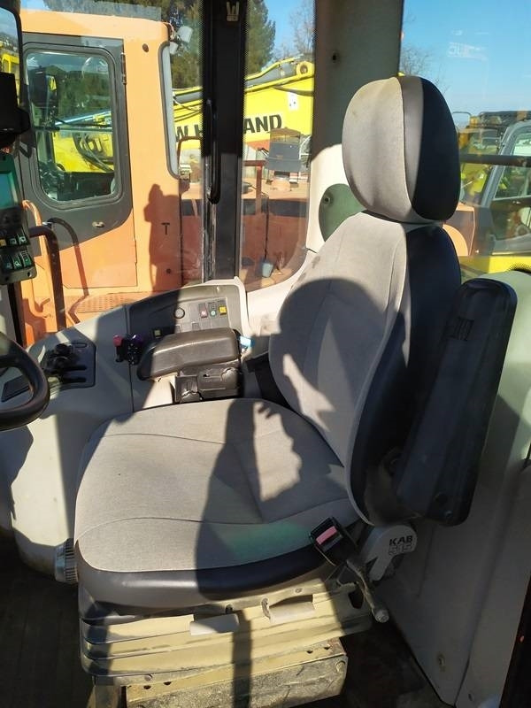 Wheel loader New Holland W 190: picture 8