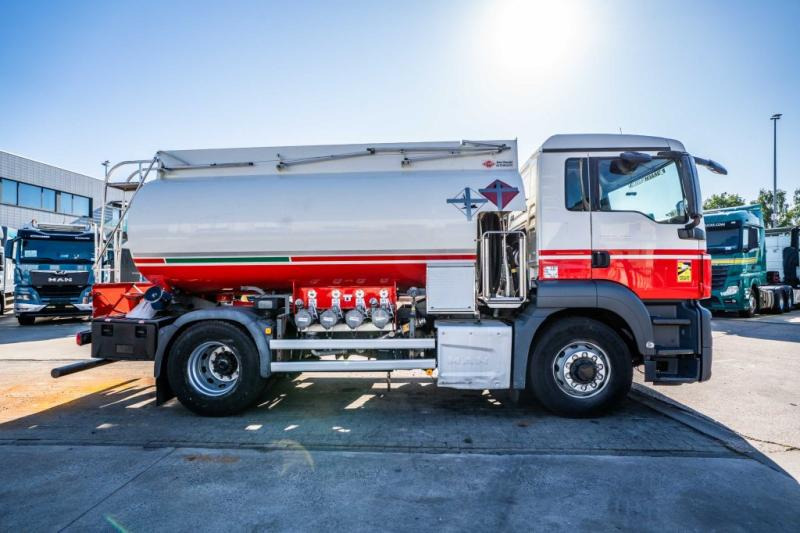 MAN TGS 18.400 4x4H +ALU CM 11.500L /4 COMP - Tanker truck: picture 3 MAN TGS 18.400 4x4H +ALU CM 11.500L /4 COMP - Tanker truck: picture 3