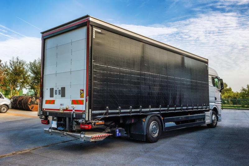 MAN TGX 18.400 XLX+HAYON - Curtain side truck: picture 5 MAN TGX 18.400 XLX+HAYON - Curtain side truck: picture 5