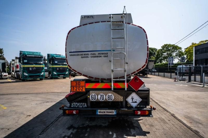 Renault MIDLUM 270 DXI + STOKOTA 14000L /4 COMP - Tanker truck: picture 5 Renault MIDLUM 270 DXI + STOKOTA 14000L /4 COMP - Tanker truck: picture 5