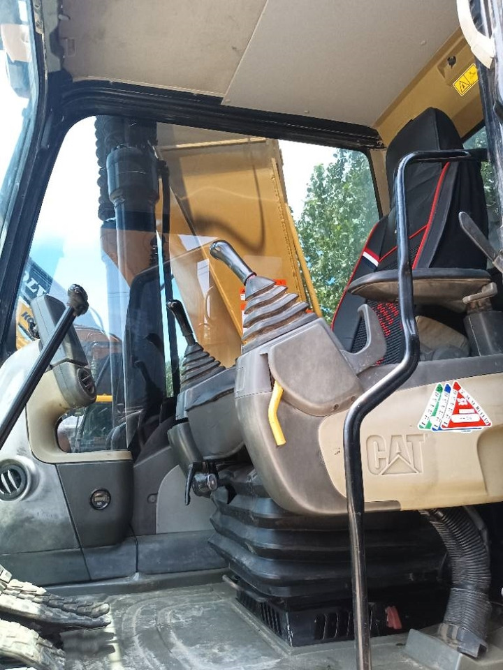 CAT 320 D2 - Crawler excavator: picture 4 CAT 320 D2 - Crawler excavator: picture 4