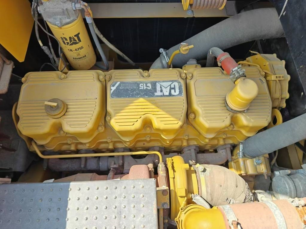 New Crawler excavator CAT 374: picture 8