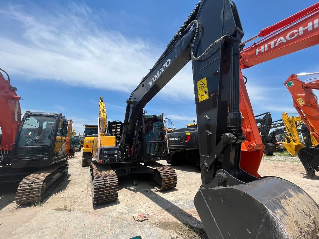 New Crawler excavator Volvo EC 140: picture 6