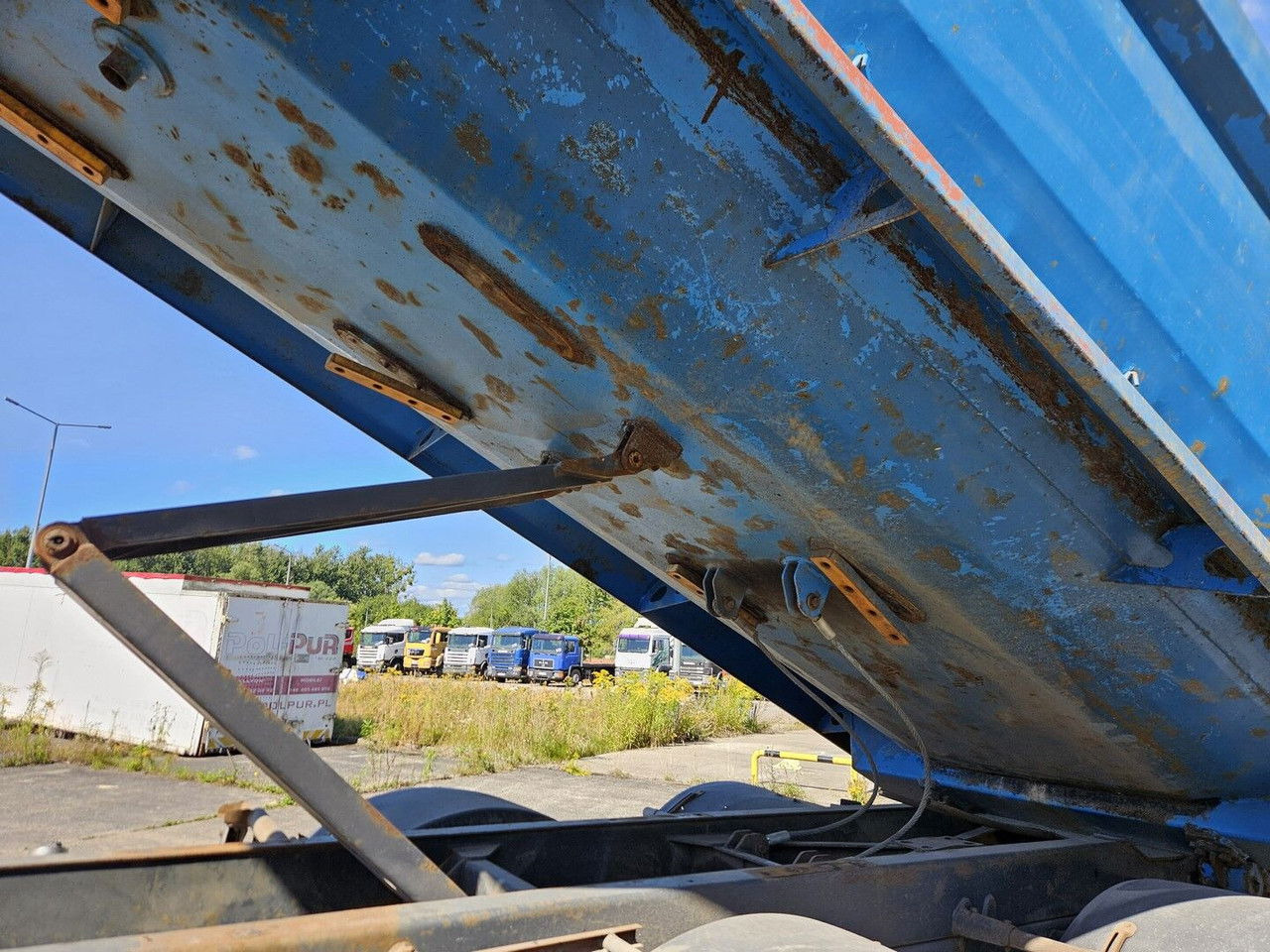 Scania R420 8x4 - Tipper - full spring - 2007 year - Tipper: picture 5 Scania R420 8x4 - Tipper - full spring - 2007 year - Tipper: picture 5