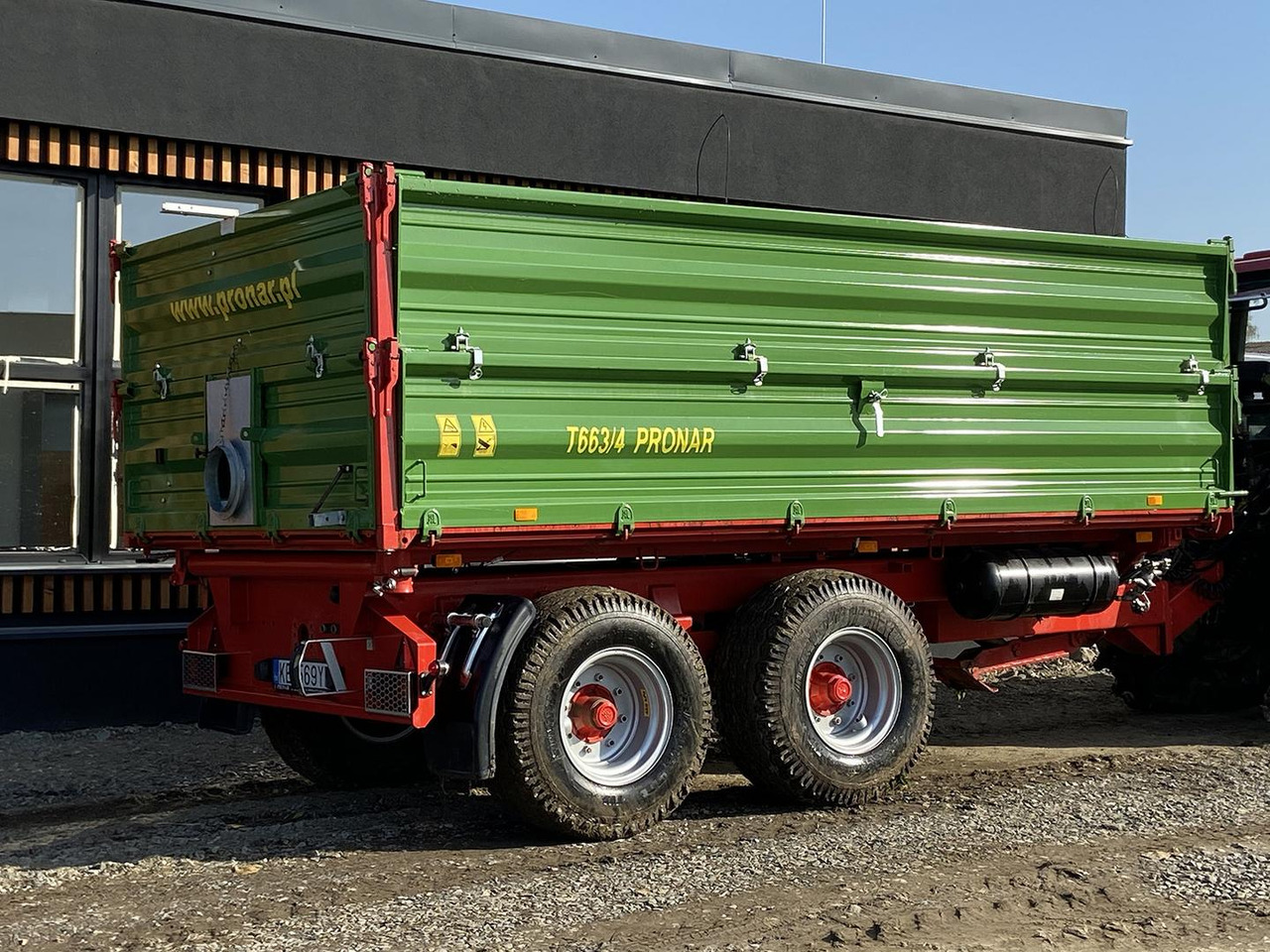 Pronar T, Traktorový náves + šnek, 663/4 - Farm tipping trailer/ Dumper: picture 2 Pronar T, Traktorový náves + šnek, 663/4 - Farm tipping trailer/ Dumper: picture 2