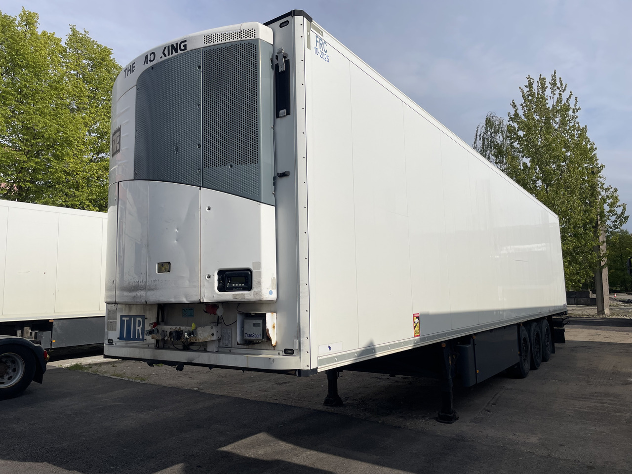 Schmitz SKO 24 with meat hooks - Refrigerator semi-trailer: picture 1 Schmitz SKO 24 with meat hooks - Refrigerator semi-trailer: picture 1