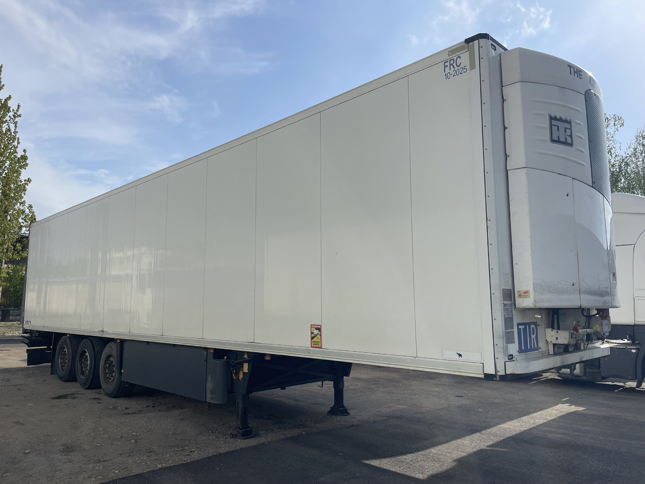 Schmitz SKO 24 with meat hooks - Refrigerator semi-trailer: picture 2 Schmitz SKO 24 with meat hooks - Refrigerator semi-trailer: picture 2
