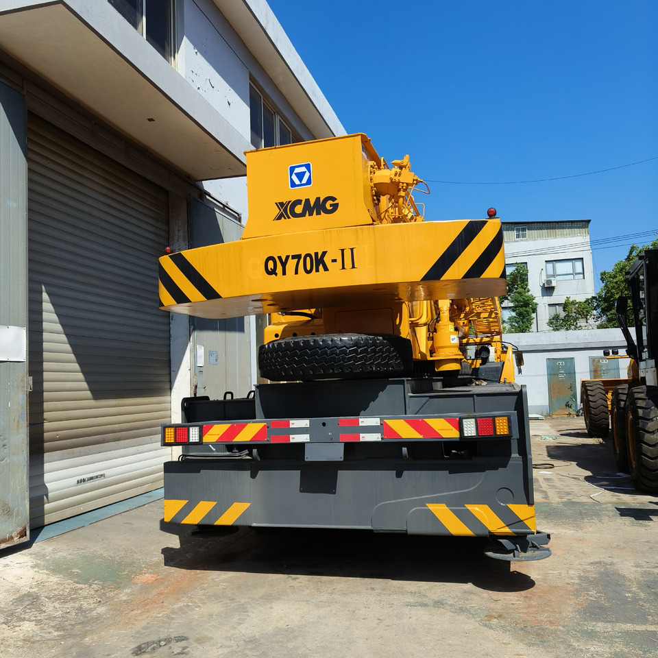 Mobile crane XCMG QY70K Used truck crane: picture 6