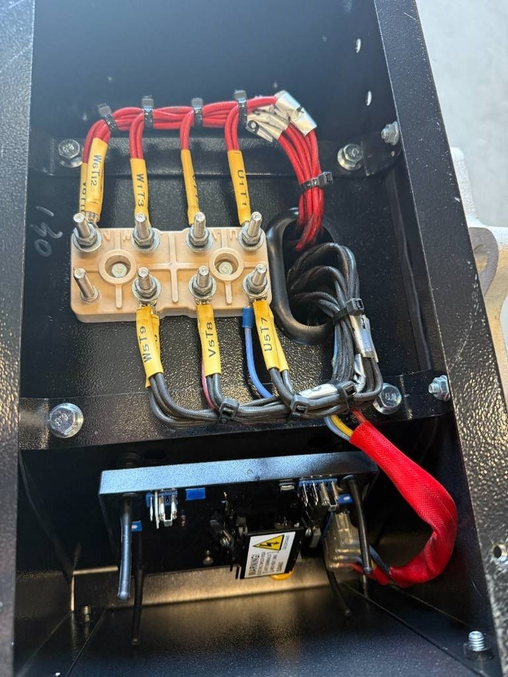 DPX CJ184ES - 20 kVA Alternator - DPX-33901 - Generator set: picture 5 DPX CJ184ES - 20 kVA Alternator - DPX-33901 - Generator set: picture 5