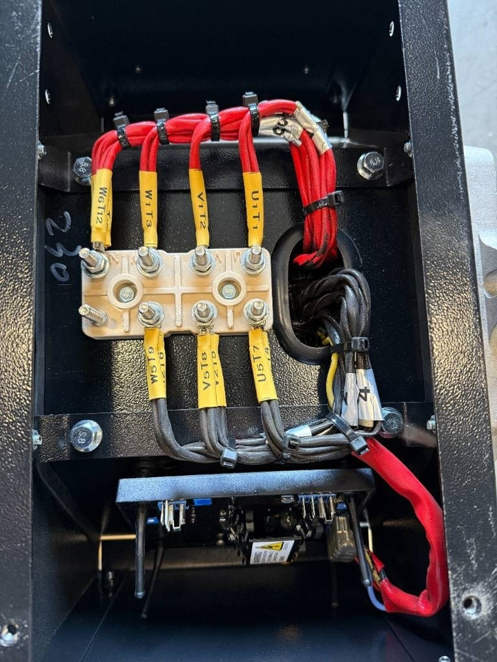 DPX CJ184G - 31 kVA Alternator - DPX-33902 - Generator set: picture 5 DPX CJ184G - 31 kVA Alternator - DPX-33902 - Generator set: picture 5