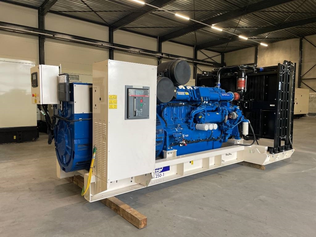 FG Wilson P1250-1 - 1250 kVA Open Genset - DPX-16028-O - Generator set: picture 2 FG Wilson P1250-1 - 1250 kVA Open Genset - DPX-16028-O - Generator set: picture 2
