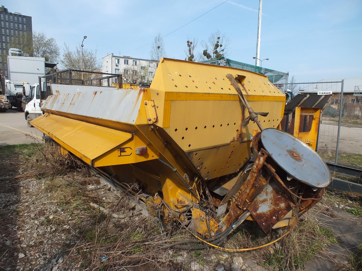 Zabudowa piaskarki ECON CMZCMCB - 2004 - 5m3 - Hydromotor - Sand/ Salt spreader: picture 1 Zabudowa piaskarki ECON CMZCMCB - 2004 - 5m3 - Hydromotor - Sand/ Salt spreader: picture 1