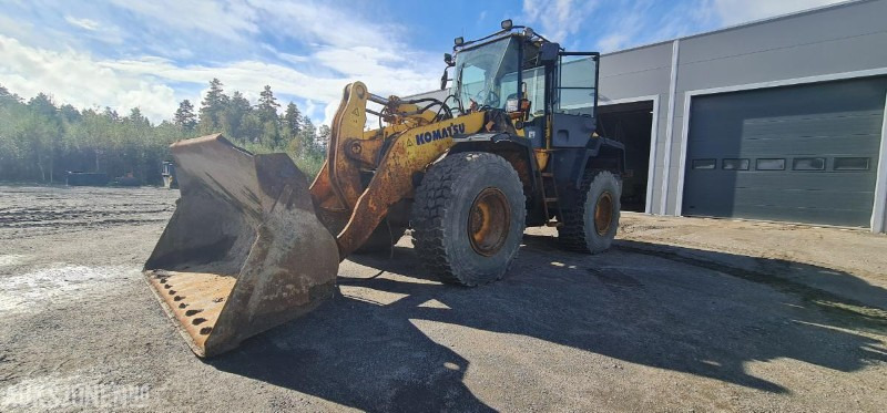 2004 Komatsu WA320, kun 9.000 arbeidstimer! Pallegafler + Skuffe inkludert, 3dje funksjon, SERTIFISERT! - Wheel loader: picture 1 2004 Komatsu WA320, kun 9.000 arbeidstimer! Pallegafler + Skuffe inkludert, 3dje funksjon, SERTIFISERT! - Wheel loader: picture 1