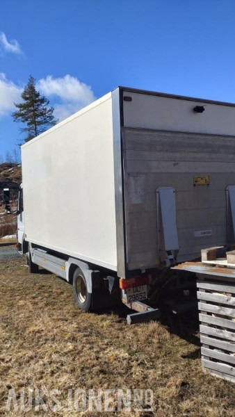 2006 Mercedes-Benz 818/33AT 7,5 skapbil ryggekamera s+v dekk kjetting - Box truck: picture 5 2006 Mercedes-Benz 818/33AT 7,5 skapbil ryggekamera s+v dekk kjetting - Box truck: picture 5