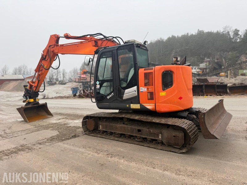 2014 Hitachi Zaxis 135us BELTEGRAVER ENGCON TILTROTATOR SERVICEHISTORIKK SENTRALSMØRING 2 SKUFFER - Excavator: picture 5 2014 Hitachi Zaxis 135us BELTEGRAVER ENGCON TILTROTATOR SERVICEHISTORIKK SENTRALSMØRING 2 SKUFFER - Excavator: picture 5