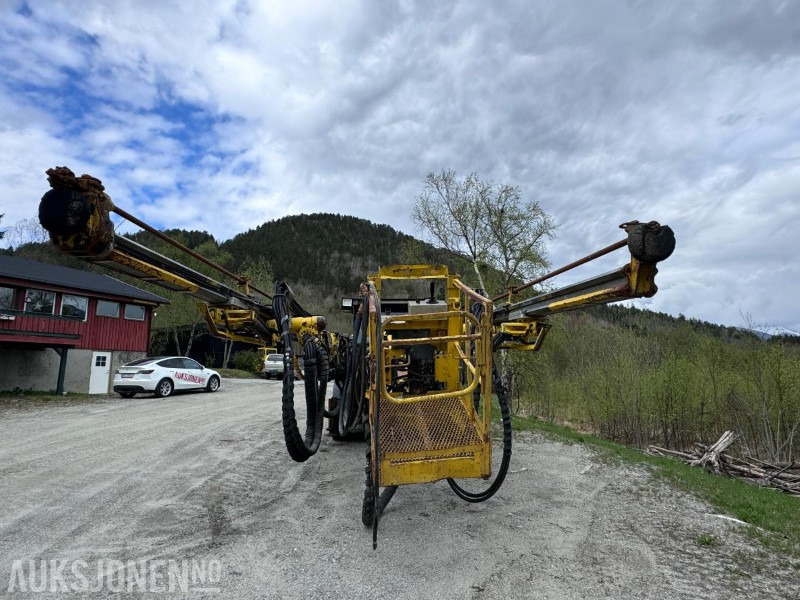 2015 Atlas Copco Boomer M2C - Gruve- og tunellborerigg - 2 boms rigg med personkurv - Drilling machine: picture 4 2015 Atlas Copco Boomer M2C - Gruve- og tunellborerigg - 2 boms rigg med personkurv - Drilling machine: picture 4