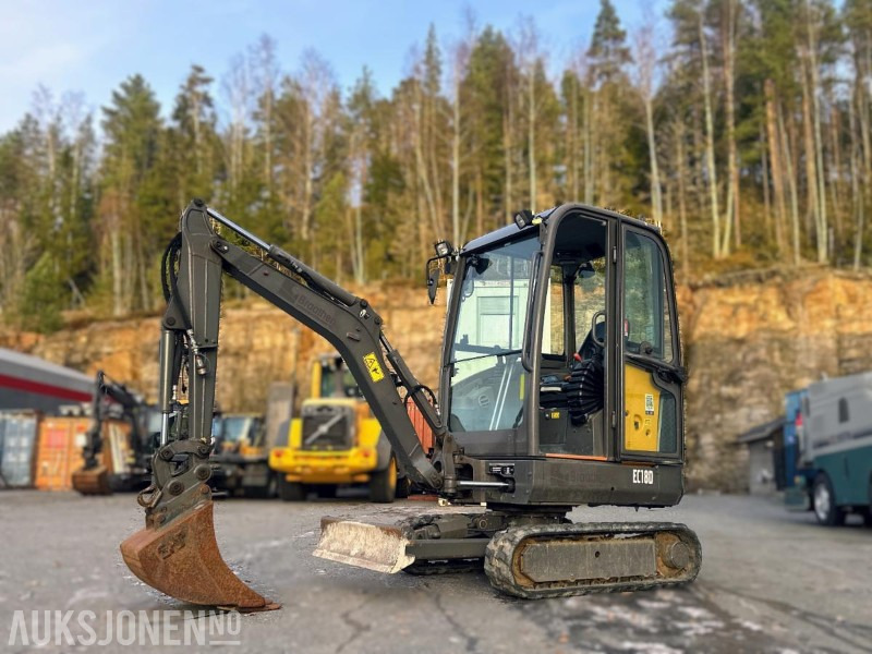 2017 VOLVO EC18D MINIGRAVER 1790 KG SMP GRAVESKUFFE 2358 TIMER - Mini excavator: picture 1 2017 VOLVO EC18D MINIGRAVER 1790 KG SMP GRAVESKUFFE 2358 TIMER - Mini excavator: picture 1