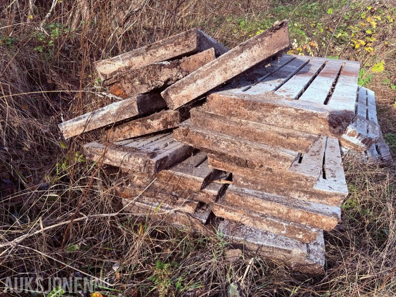 1997 42 stk Betongspalter / Spalteplank for gris - Lengde 1790 mm og 1190 mm - Agricultural machinery: picture 3 1997 42 stk Betongspalter / Spalteplank for gris - Lengde 1790 mm og 1190 mm - Agricultural machinery: picture 3