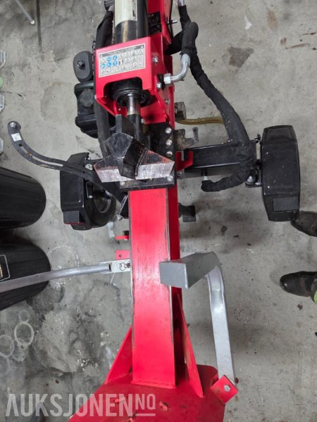 2025 Hecht 6422 ATV Vedkløyver – 22 tonn | Lite brukt (30–35 timer) - Agricultural machinery: picture 2 2025 Hecht 6422 ATV Vedkløyver – 22 tonn | Lite brukt (30–35 timer) - Agricultural machinery: picture 2