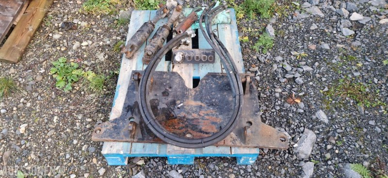 Brøyteplate fra Deutz med fester og slanger - Agricultural machinery: picture 2 Brøyteplate fra Deutz med fester og slanger - Agricultural machinery: picture 2