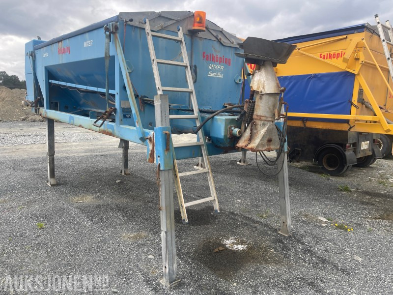 2009 Falköping Mixer C-7 sand-/saltspreder - Attachment for Construction machinery: picture 3 2009 Falköping Mixer C-7 sand-/saltspreder - Attachment for Construction machinery: picture 3