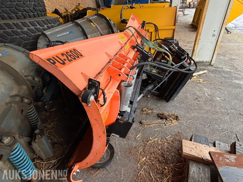 2010 Pronar PU-2600 Snøplog - Attachment for Construction machinery: picture 1 2010 Pronar PU-2600 Snøplog - Attachment for Construction machinery: picture 1