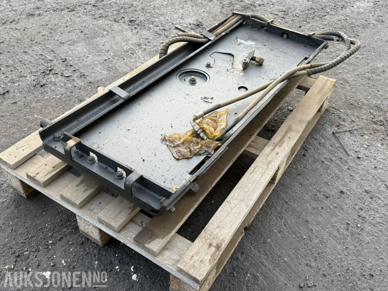 2017 Bobcat TILT-TATCH hydraulisk tilt-feste - Attachment for Construction machinery: picture 3 2017 Bobcat TILT-TATCH hydraulisk tilt-feste - Attachment for Construction machinery: picture 3