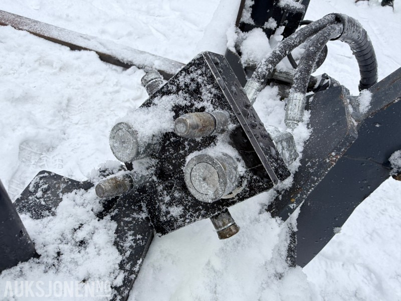 2021 LS Equipment 8t pallegafler - Attachment for Construction machinery: picture 4 2021 LS Equipment 8t pallegafler - Attachment for Construction machinery: picture 4