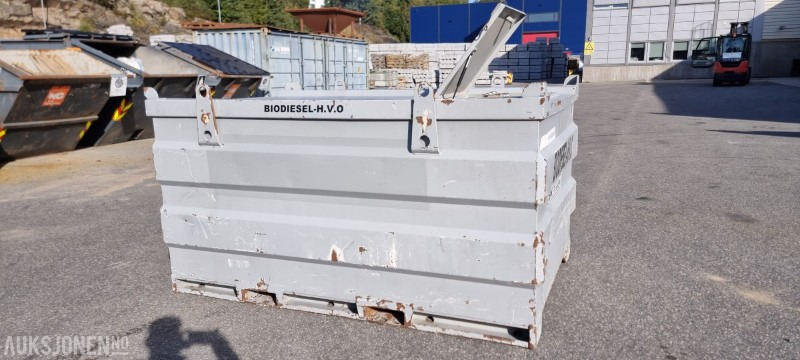 Attachment for Construction machinery SK Tanken 3000L ADR godkjent - biodiesel: picture 1