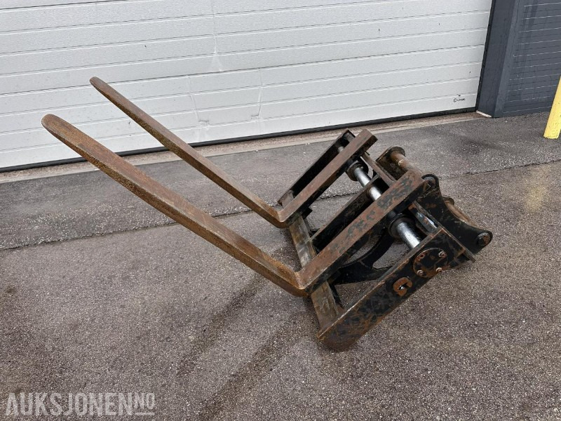 Götene Pallegaffel S60, 4t, 1200x1200 - Construction equipment: picture 1 Götene Pallegaffel S60, 4t, 1200x1200 - Construction equipment: picture 1