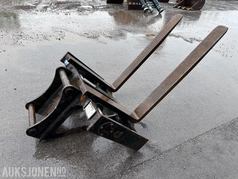 Götene Pallegaffel S60, 4t, 1200x1200 - Construction equipment: picture 5 Götene Pallegaffel S60, 4t, 1200x1200 - Construction equipment: picture 5