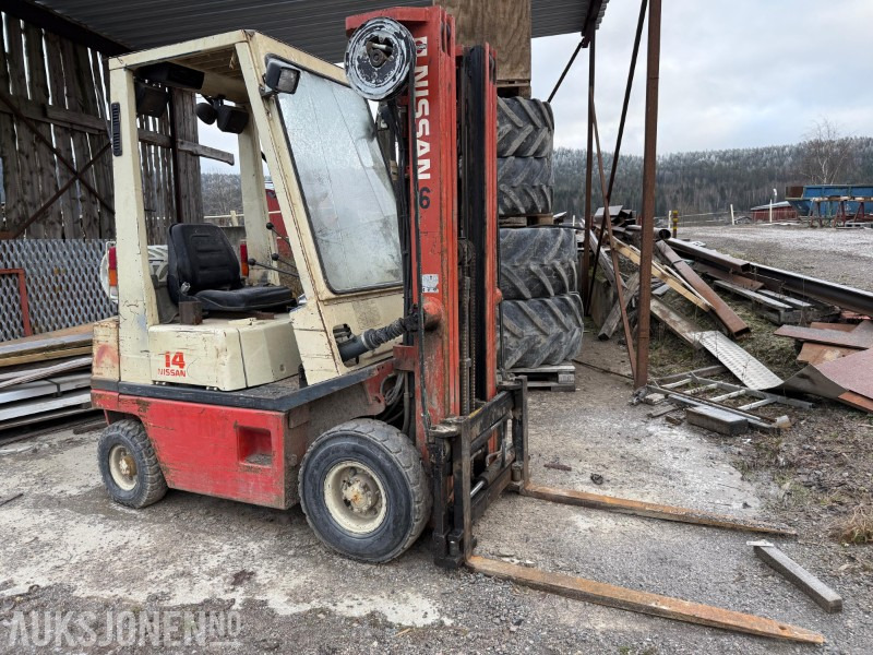 1989 Nissan Gaffeltruck på gass, PH01A14U, 1350kg, 4,75m. Rep.objekt - Material handling equipment: picture 4 1989 Nissan Gaffeltruck på gass, PH01A14U, 1350kg, 4,75m. Rep.objekt - Material handling equipment: picture 4
