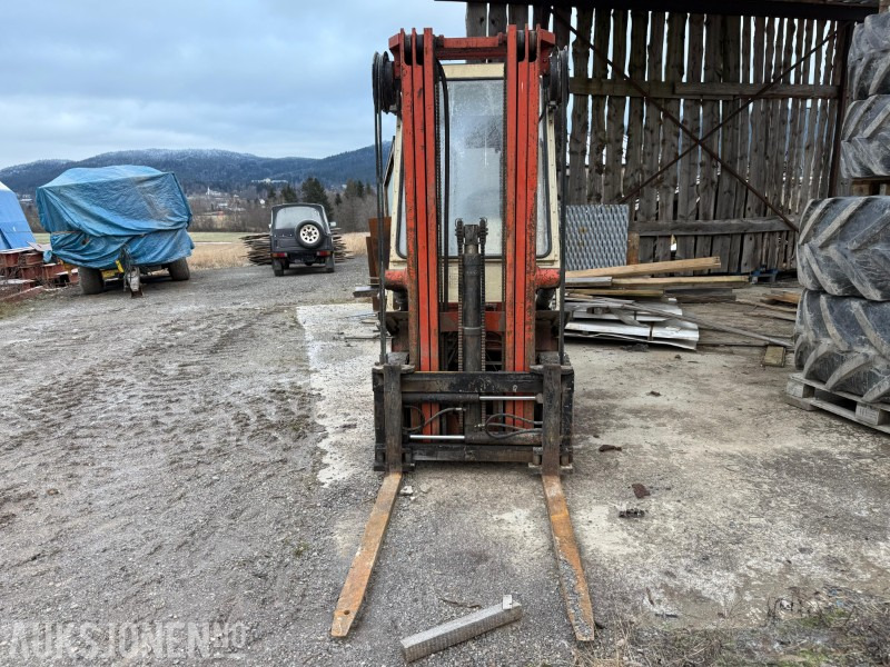 1989 Nissan Gaffeltruck på gass, PH01A14U, 1350kg, 4,75m. Rep.objekt - Material handling equipment: picture 2 1989 Nissan Gaffeltruck på gass, PH01A14U, 1350kg, 4,75m. Rep.objekt - Material handling equipment: picture 2