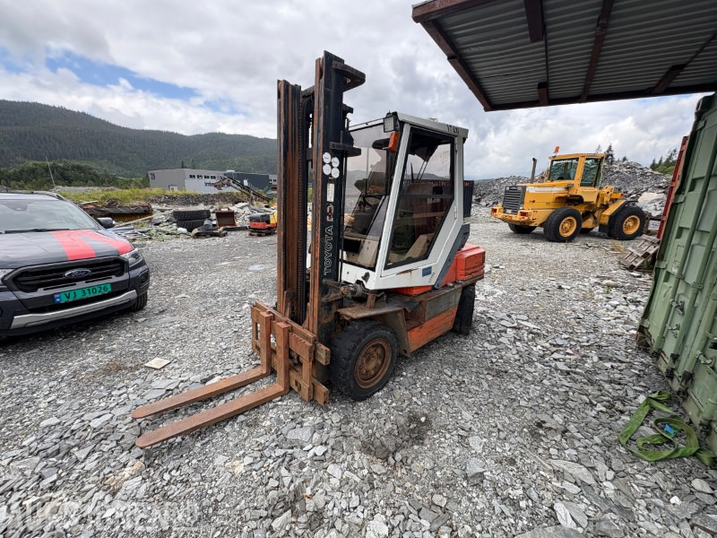 1995 Toyota 02-5FD35 dieseltruck - 4 000 kg / 4 m løft - Material handling equipment: picture 1 1995 Toyota 02-5FD35 dieseltruck - 4 000 kg / 4 m løft - Material handling equipment: picture 1