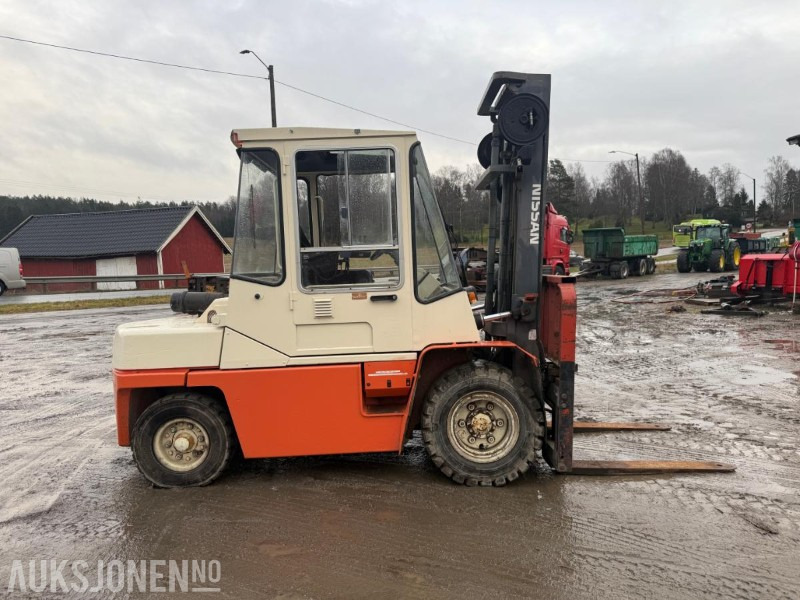 1997 Nissan WGF03A40 GAFFELTRUCK. - Material handling equipment: picture 4 1997 Nissan WGF03A40 GAFFELTRUCK. - Material handling equipment: picture 4