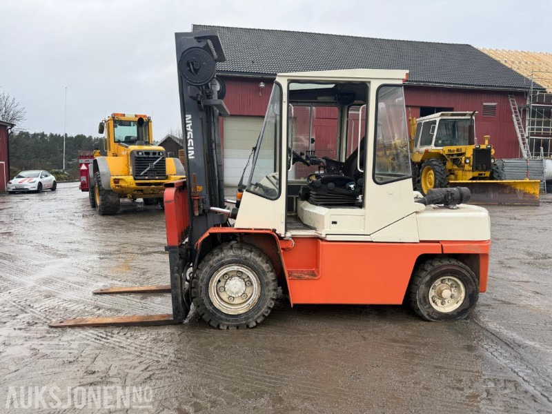 1997 Nissan WGF03A40 GAFFELTRUCK. - Material handling equipment: picture 3 1997 Nissan WGF03A40 GAFFELTRUCK. - Material handling equipment: picture 3