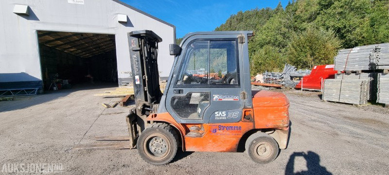 2006 Toyota 02-7FDJF35 gaffeltruck / 427 timer - Material handling equipment: picture 4 2006 Toyota 02-7FDJF35 gaffeltruck / 427 timer - Material handling equipment: picture 4