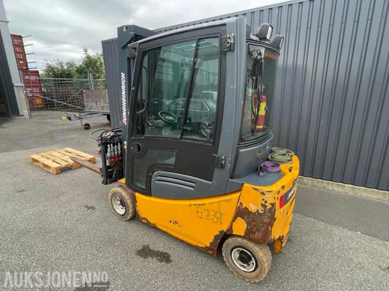 2012 Jungheinrich EFG 320 EL.Truck - Ravas vekt - 7 m. løftehøyde - 2 tonn løftekapasitet - 4812 timer. - Material handling equipment: picture 3 2012 Jungheinrich EFG 320 EL.Truck - Ravas vekt - 7 m. løftehøyde - 2 tonn løftekapasitet - 4812 timer. - Material handling equipment: picture 3