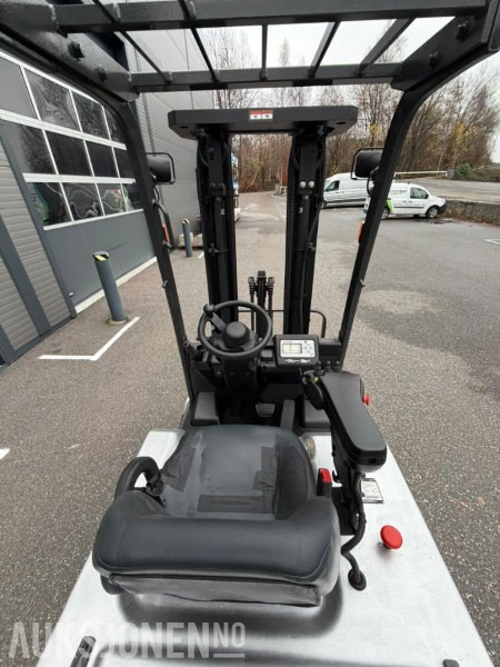 2013 Nissan AG1N1L18Q elektrisk truck Hydraulisk sideskift - Material handling equipment: picture 5 2013 Nissan AG1N1L18Q elektrisk truck Hydraulisk sideskift - Material handling equipment: picture 5