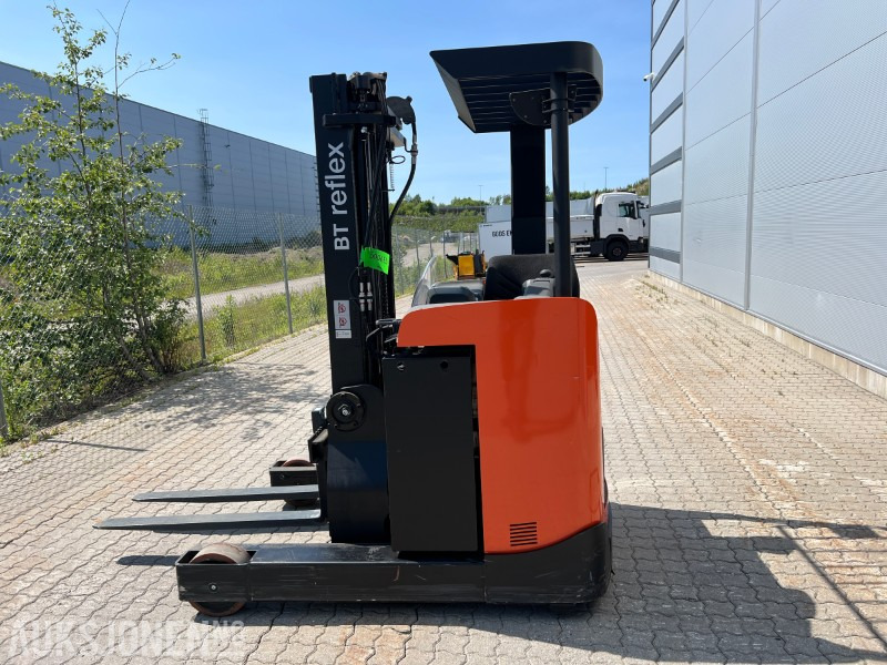 Material handling equipment Skyvemasstruck BT RRE140 B m/lader: picture 1