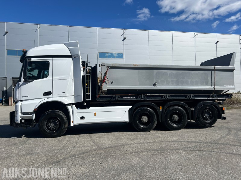 Mercedes-Benz Arocs 3253 Tridem krokbil brøyte rigget - Hook lift truck: picture 3 Mercedes-Benz Arocs 3253 Tridem krokbil brøyte rigget - Hook lift truck: picture 3